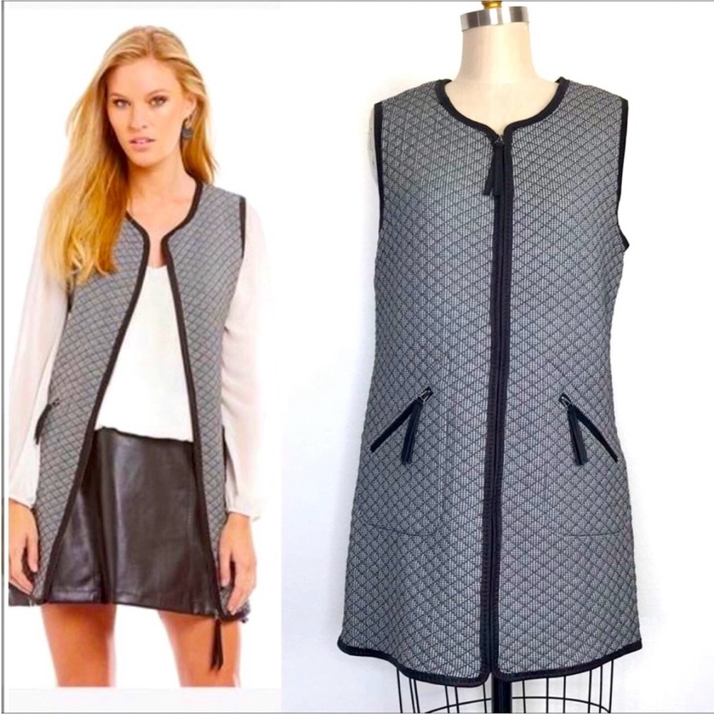 Quilted Sleeveless Zip-Front Vest - Gray
Max Studio Gray and Black Sleeveless